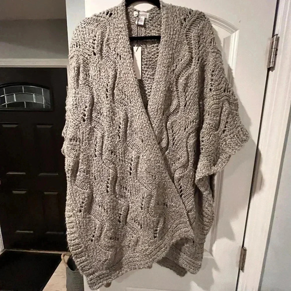 Sole Society Sweater Poncho - OS - Picture 6 of 9